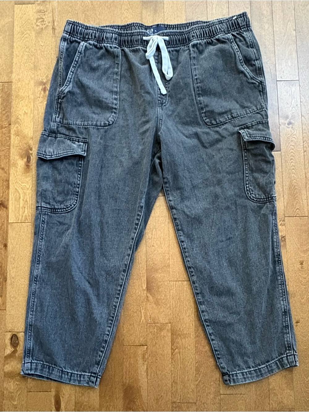 GAP Denim "Easy Jean" High-Rise Elastic Waist Cargo Pants Washed Black – Women's